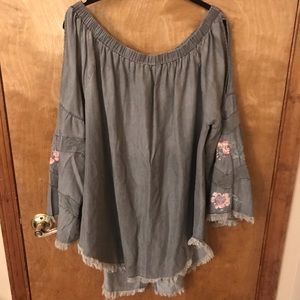 Boutique style top with embroidery on sleeves!